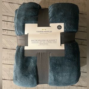 THRESHOLD MICRO-PLUSH BLANKET Full/Queen Size Light Blue NEW With Tags
